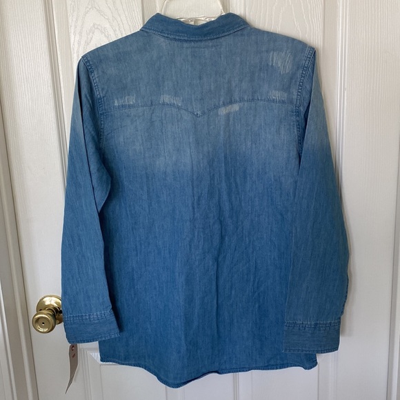 Levi’s denim shirt; size large;NWT - Picture 3 of 9